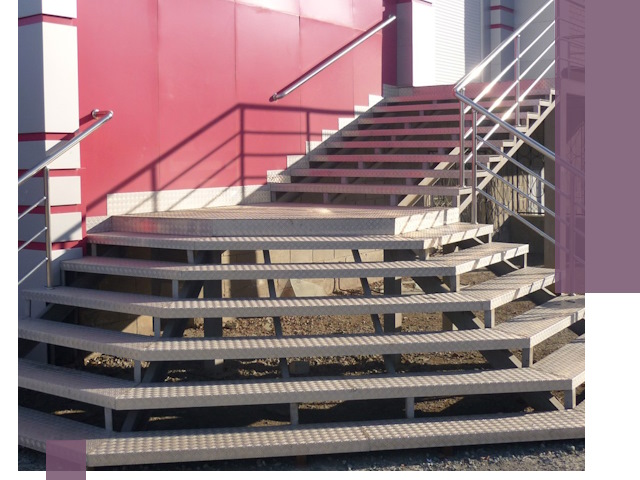 Лестницы для магазина в Междуреченске — изготовление и монтаж