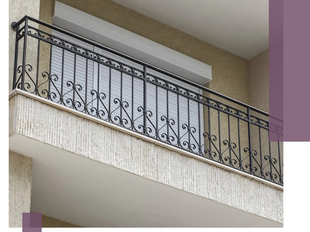 Балконные ограждения из металла и стекла в Междуреченске для домов