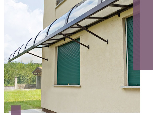 Козырьки над окнами в Междуреченске — изготовление и монтаж по выгоде